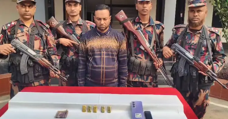 জব্দ সোনা ও আটককৃত ব্যক্তি